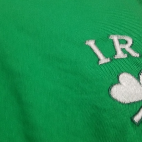 IRISH green shamrock clover St. Patrick's Day Notre Dame graphic tee Lrg. Unisex - Picture 8 of 8